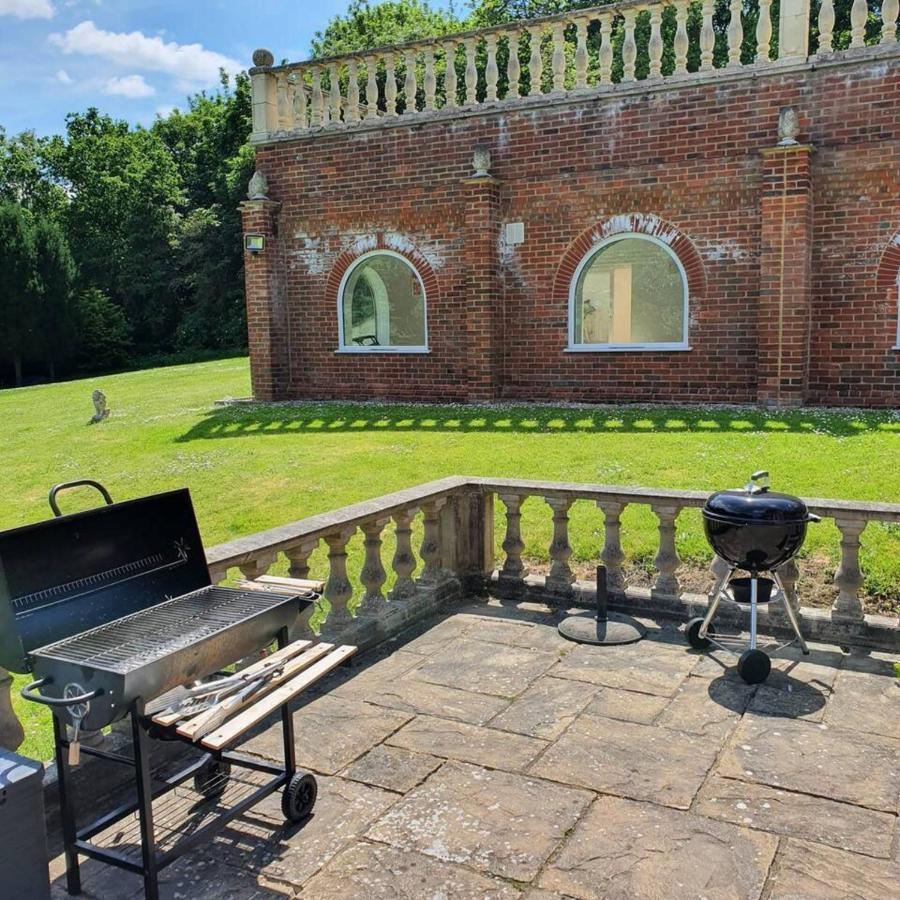 Country Manor House With Indoor Pool And Hot Tub Villa Rochester  Exterior photo